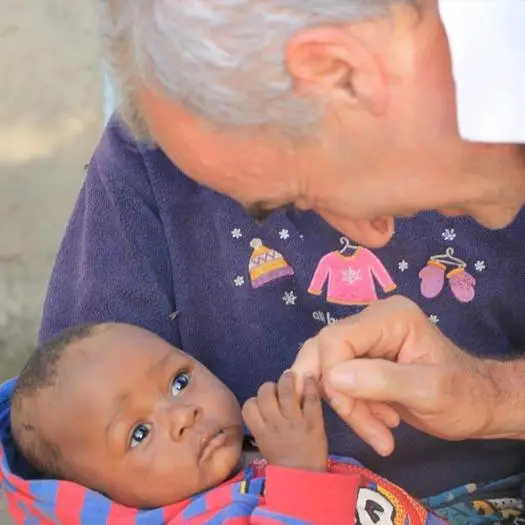 Dr. Maurizio Lugli ed una neonata